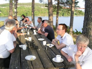 Div 014 Bänkade vid fikabord